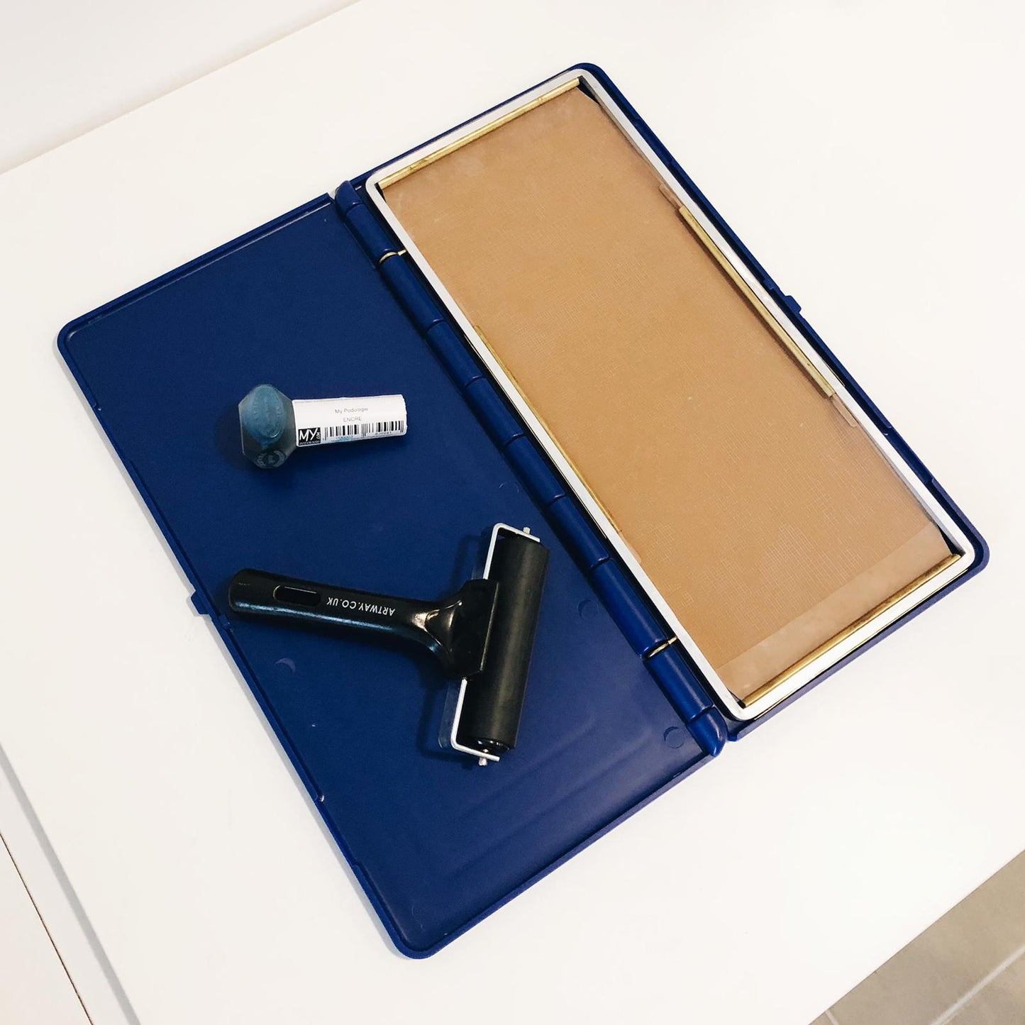 Kit pour prise d'empreinte - 1 podographe + 1 encre bleue + 1 rouleau encreur +50 feuilles d'examen